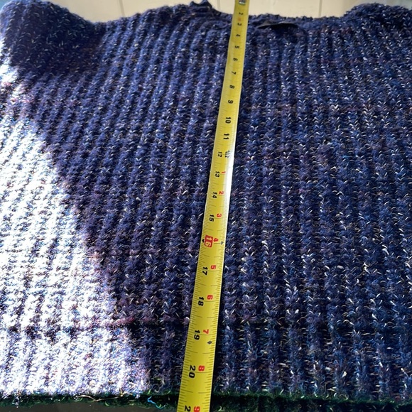 Lumiere, L, crop boxy cut,navy,off shoulder sleeves,acrylic/poly,casual EUC - Picture 5 of 9